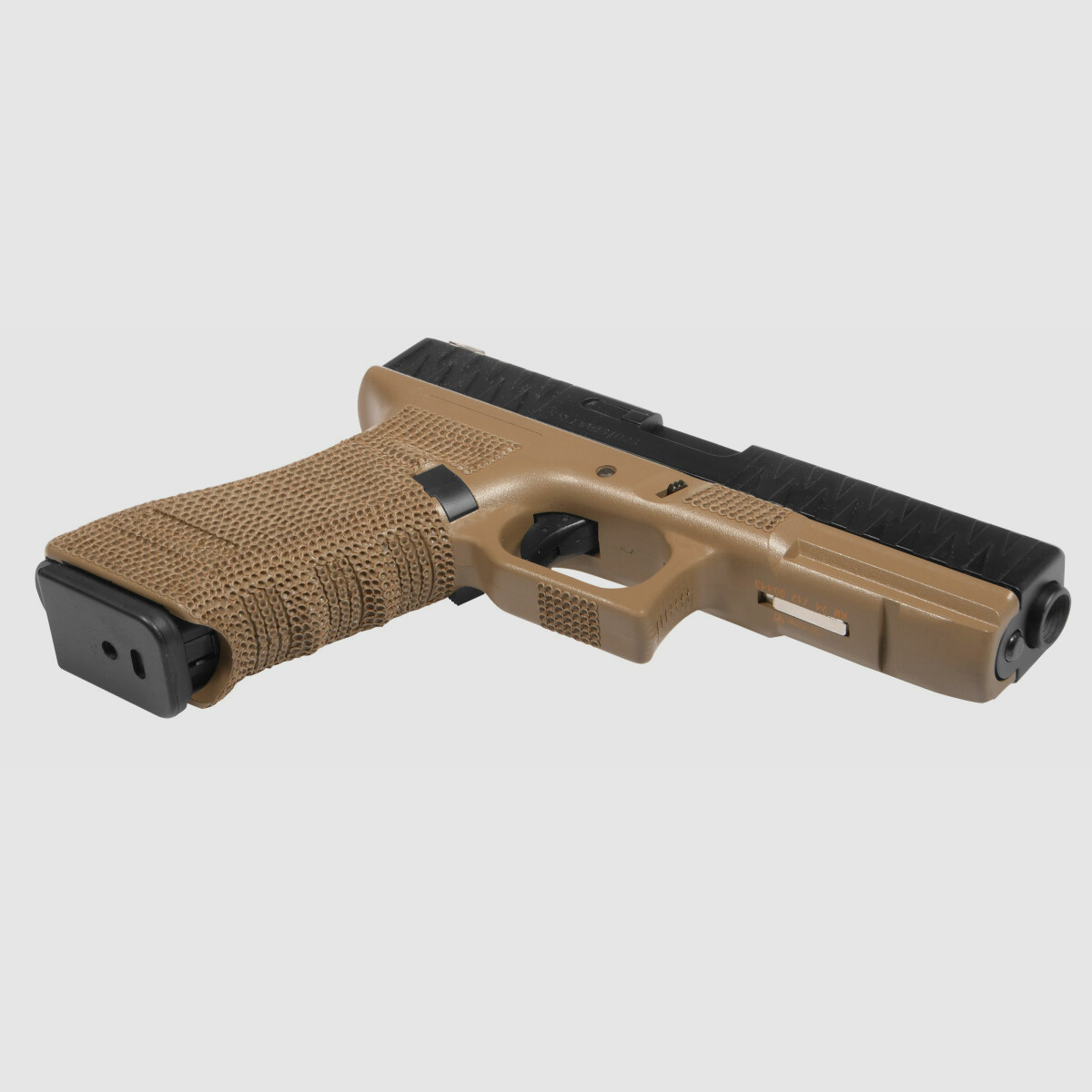P05 GBB Airsoft Pistole in Tan | Delta Armory