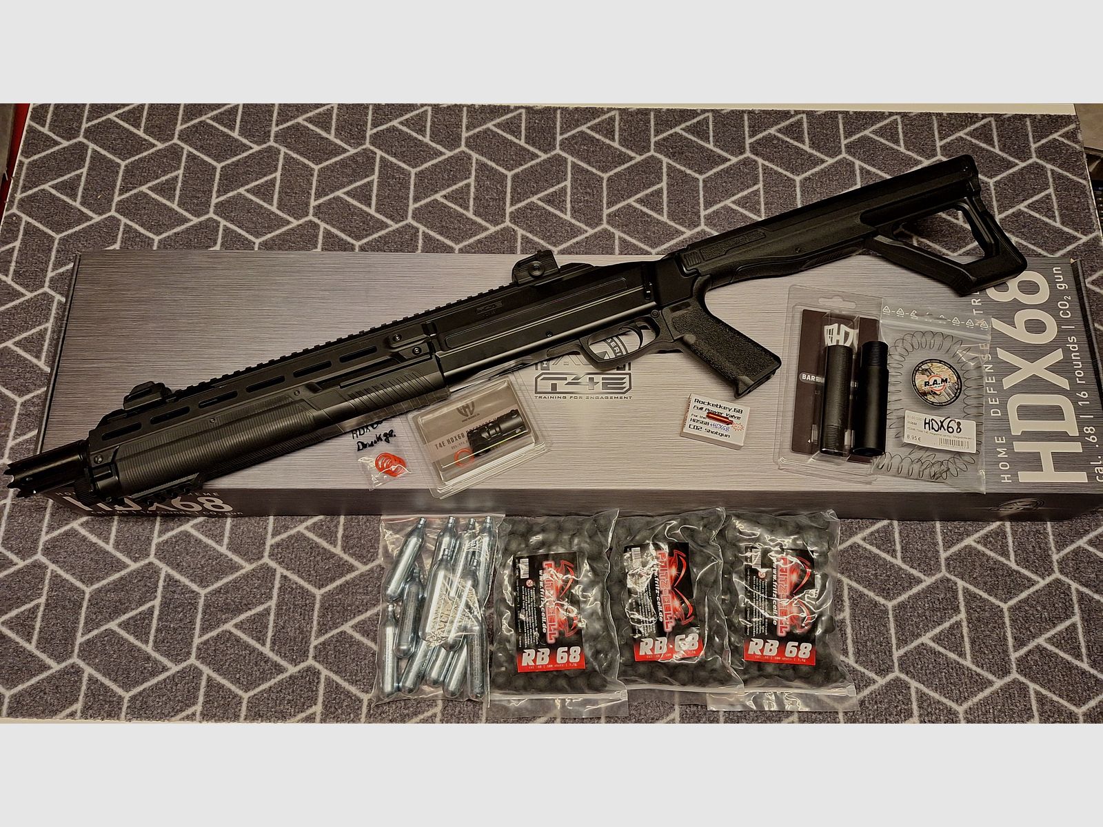 T4E HDX 68 CO2-RAM fusil à pompe .68 avec accessoires, munitions + CO2 comme neuf !