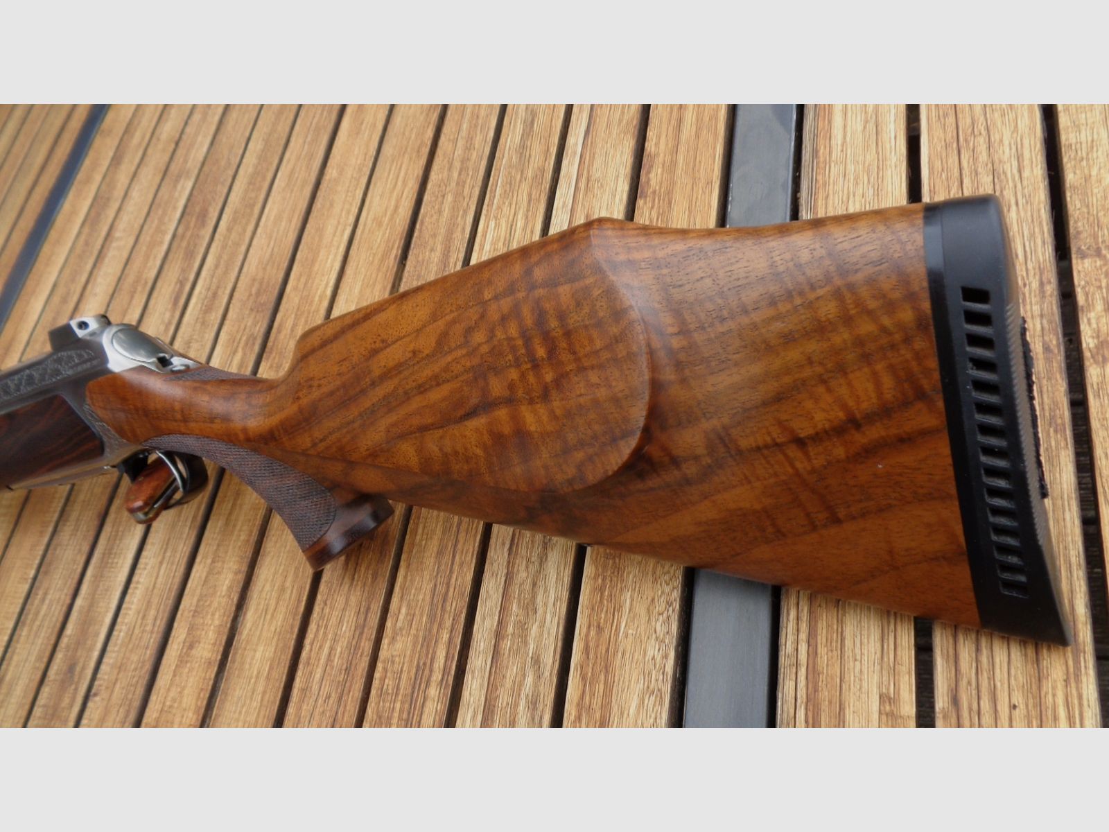 Sauer 202 .375 H&H Europa Luxus E nitriertes Stahlgehäuse Eichenlaub-Gravur ausgesuchtem Nußbaumholz