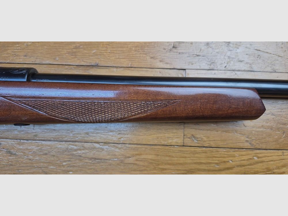 Très jolie carabine de jardin Manufrance – Modèle « Club » – Cal. 9 mm Flobert (balle ou plomb) – Très belles gravures en volutes jusque sur le pontet – Bronzage noir épais 100% d&rsquo;origine – Beaux bois joliment quadrillés – Mécanique et canon intouchés – État quasi neuf – TBE++/TBE+++, image 8 sur 35