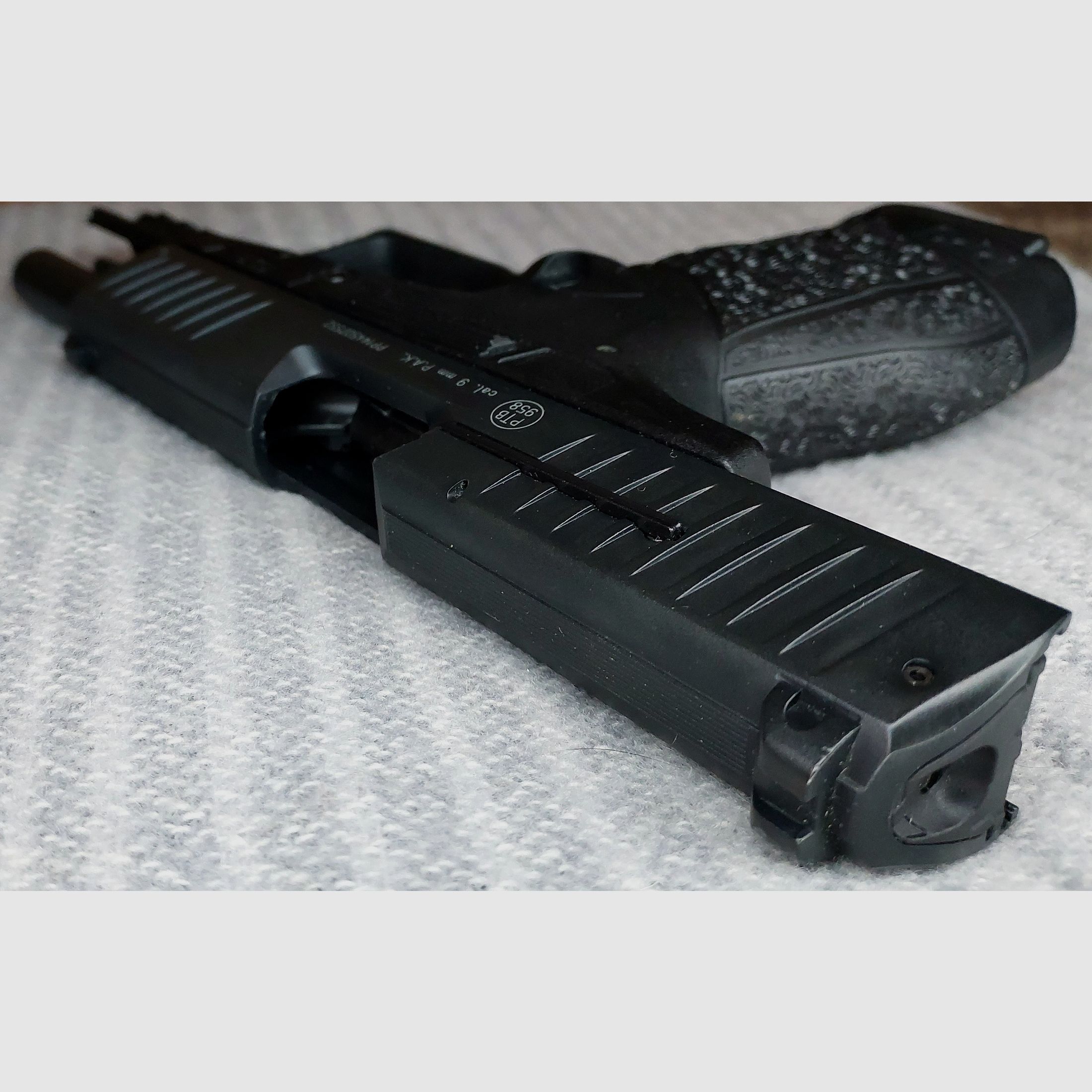 Walther PPQ M2 Schreckschuss Pistole 9mm P.A.K. schwarz (PTB 958) mit 2 Magazinen