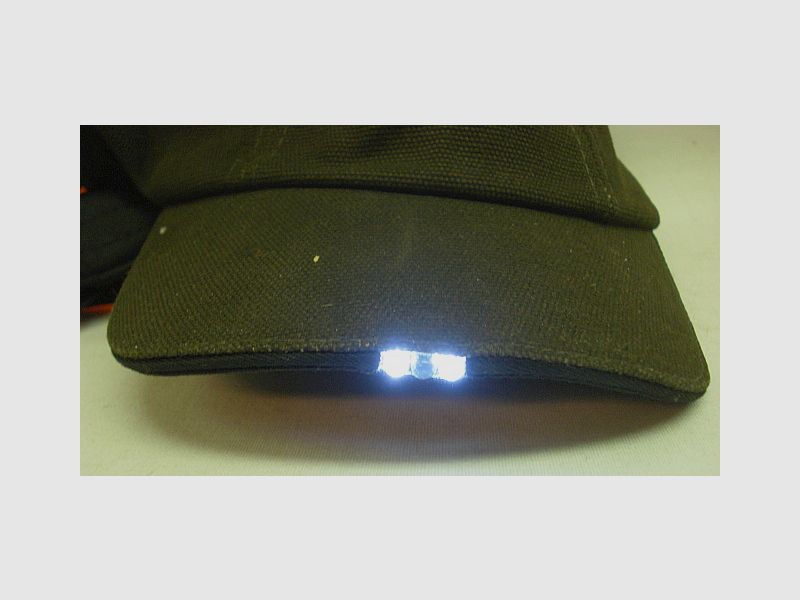 Cappello con luce LED nella visiera - reversibile