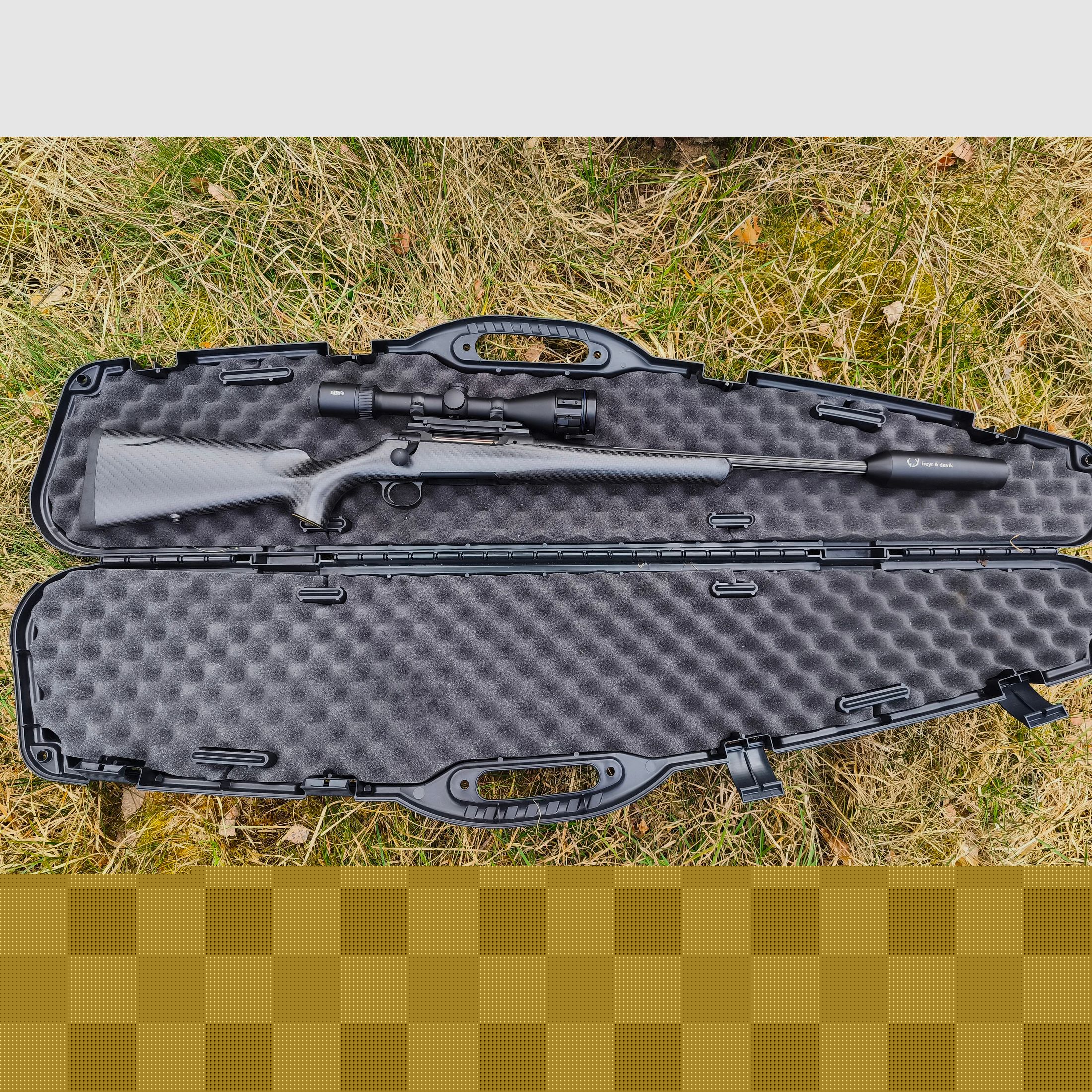 Sauer 101 Carbon z tłumikiem, uchwytem i walizką bez optyki i montażu