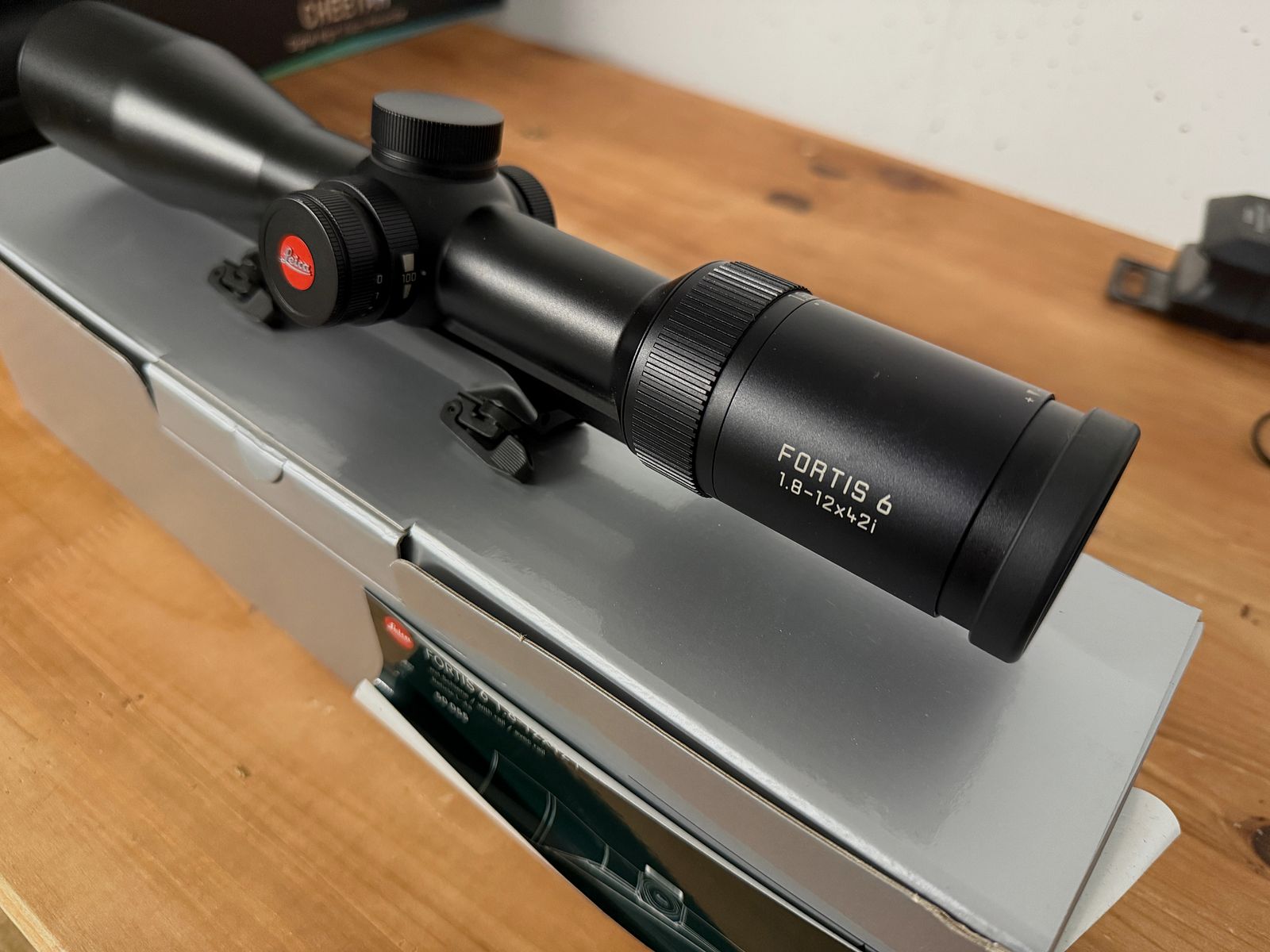Leica Fortis 6 1.8–12x42i L-4a mit Schiene – Neuwertig aus 2024