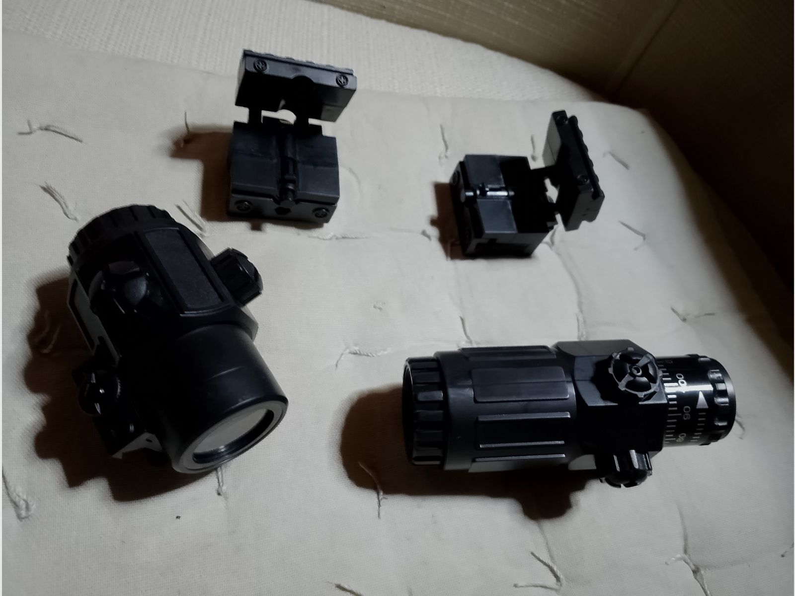 2 pcs. foldable sight magnifier dummy optics sight magnifier as good as new Airsoft Softair rifle Paintball