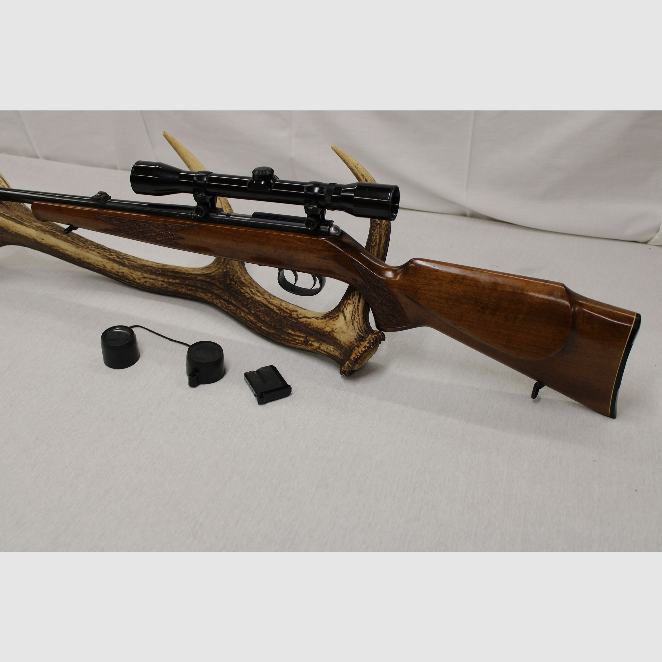 Repeater rifle Anschütz Mod. 1515/16 .22 Magnum with forest ranger 4x32