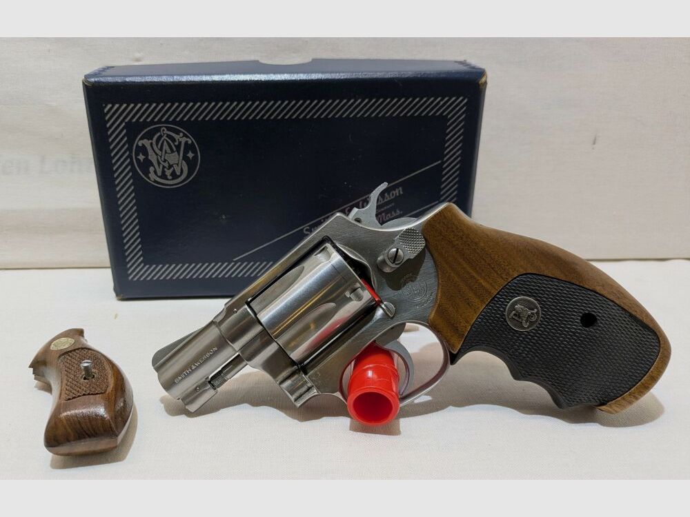 Smith & Wesson 60