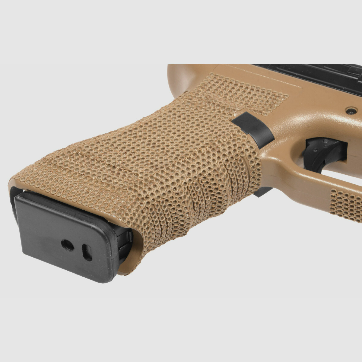 P02 GBB Airsoft Pistole in Tan | Delta Armory