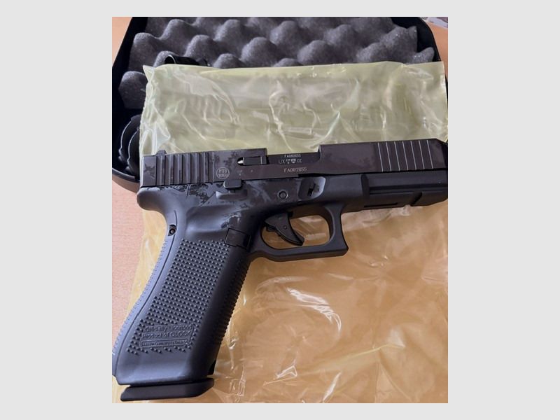 Glock 17 Gen 5 SV caliber 9mm P.A.K. with corresponding accessories, still factory oiled, new in original packaging in original Glock case