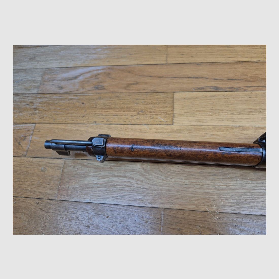 Beau mousqueton suisse K31- Cal. d&rsquo;origine 7.5×55 – Crosse en très beau hêtre – Mécanique ultra souple et nette – Excellente détente -Très beau canon – 100% mono matricule – Certificat d’Épreuves fourni – Bretelle + protège canon + 1 clips en prime ! – Die Schweizer Qualität – TBE+, image 14 sur 25