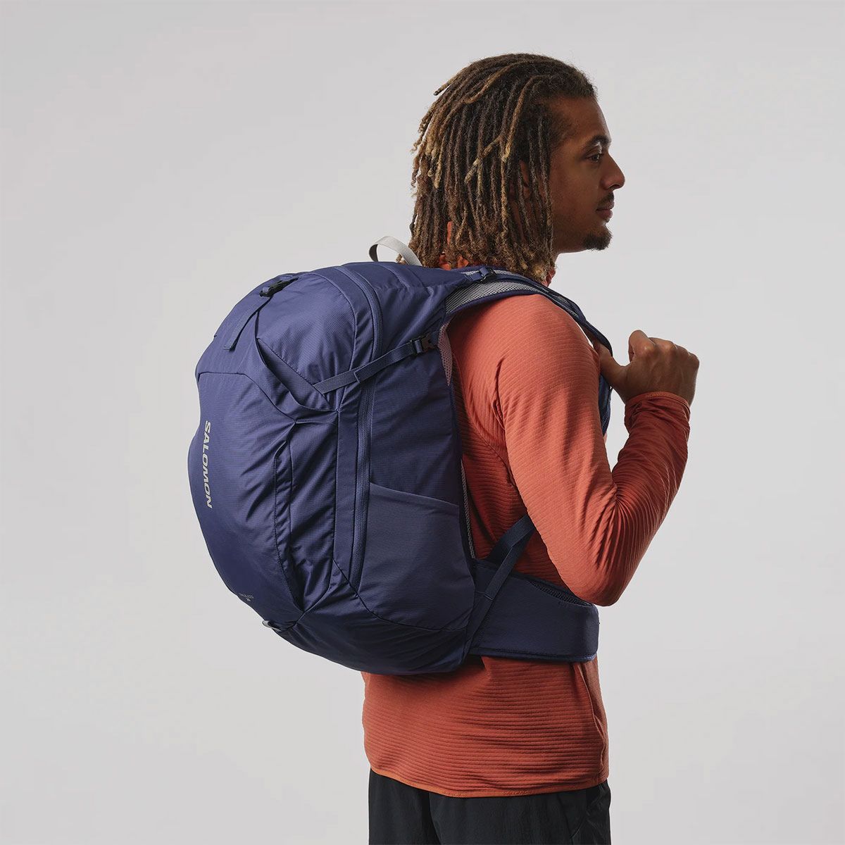 Rucksack – SALOMON – TRAILBLAZER 30 Mazarine Blue / GHOST GRAY 16-4703 TCX, Bild 4 von 4