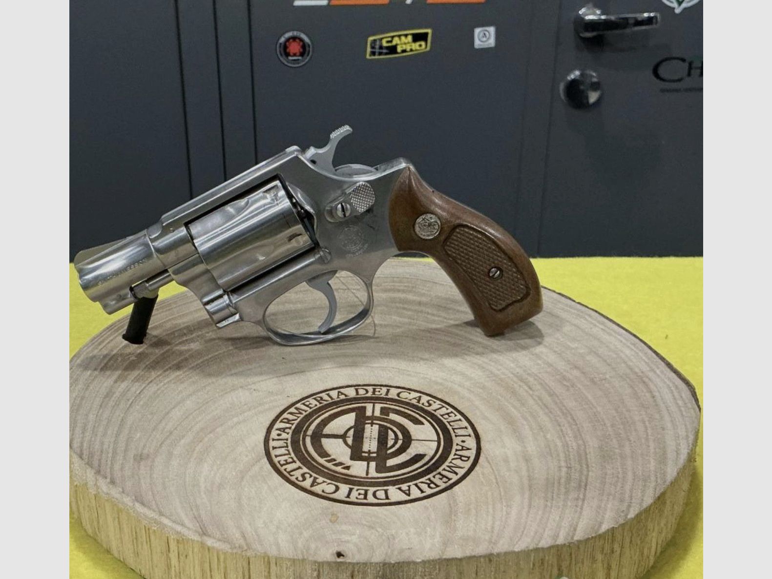 Revolver Smith & Wesson Model 60