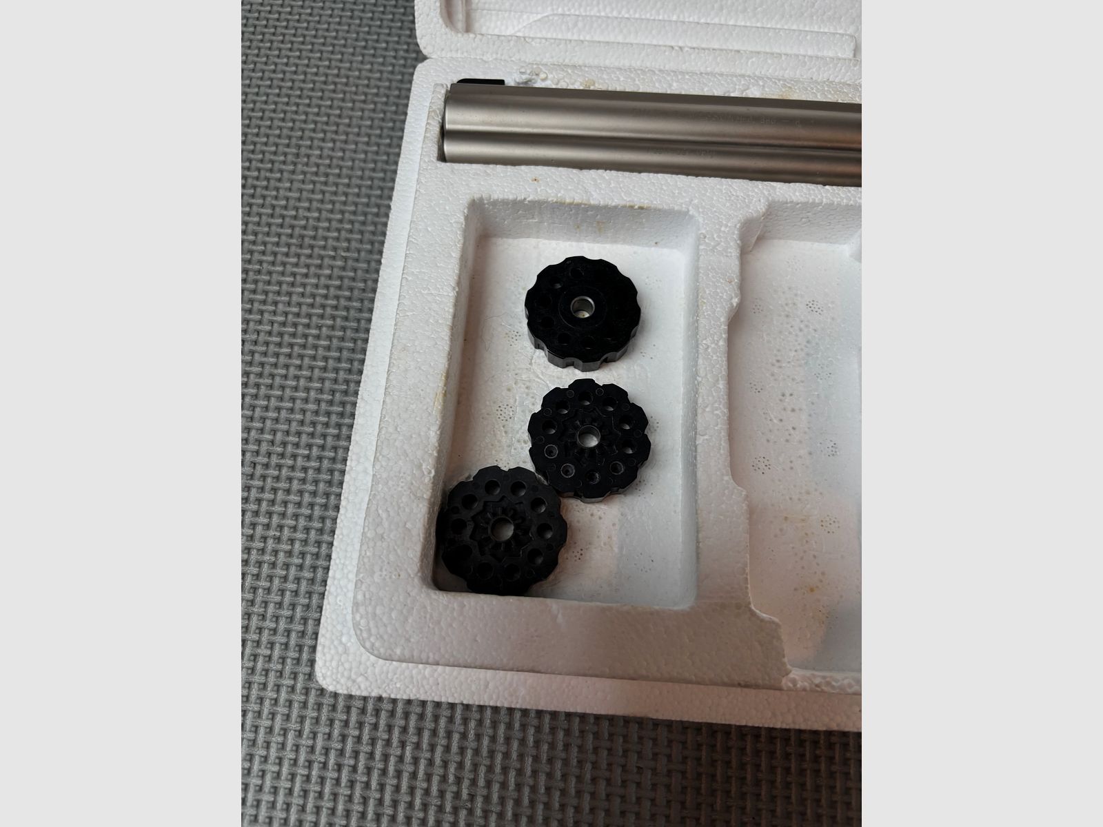 Den Smith & Wesson 686 CO2-Revolver mit einem 8-Zoll-Lauf  Jahr 1999 