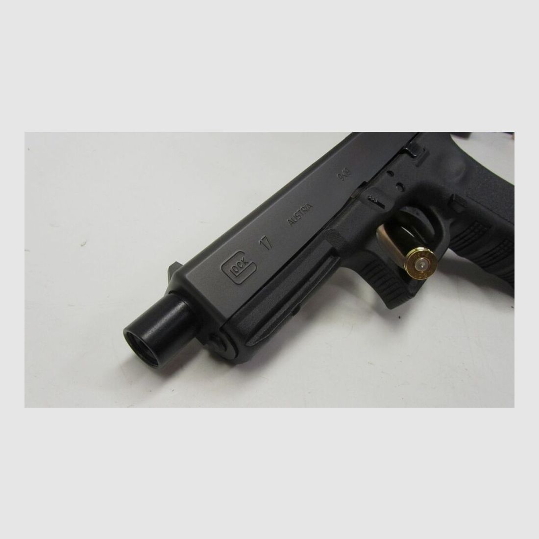 Pistola Glock 17 Gen3, 9mmLuger con canna filettata 5", come nuova 9mmLuger, immagine 2 di 5