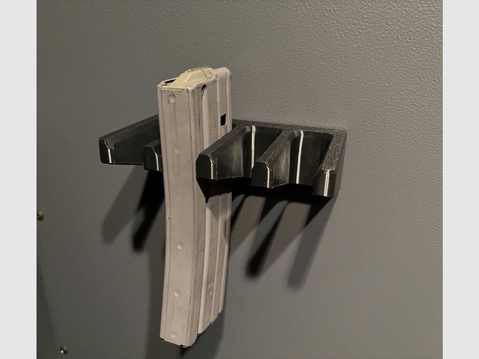 magnetic AR-15 magazine holder
