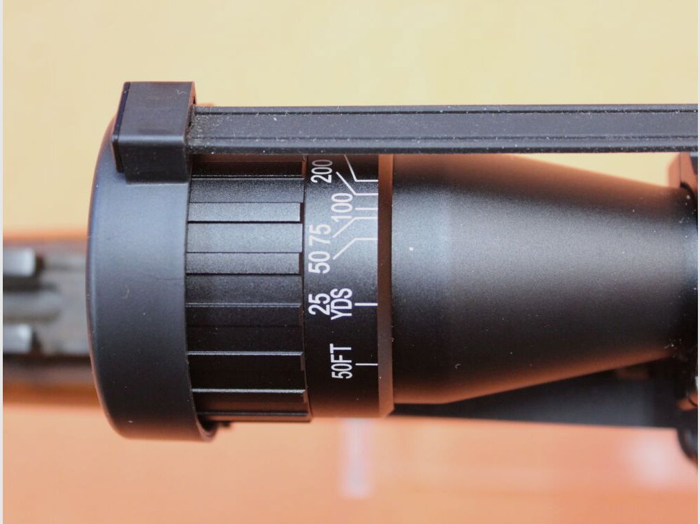 Zbrojovka Brno Rep.Büchse .22lr Zbrojovka Brno 2-E: 63cm Lauf, Kornhalter mit Balkenkorn/ Kornschutz, Schiebevisier fehlt(!), Systemhülse mit 11mm Prismenschiene, Holzschaft m. Fischhaut/ Riemenbügeln, 10-Schuss St