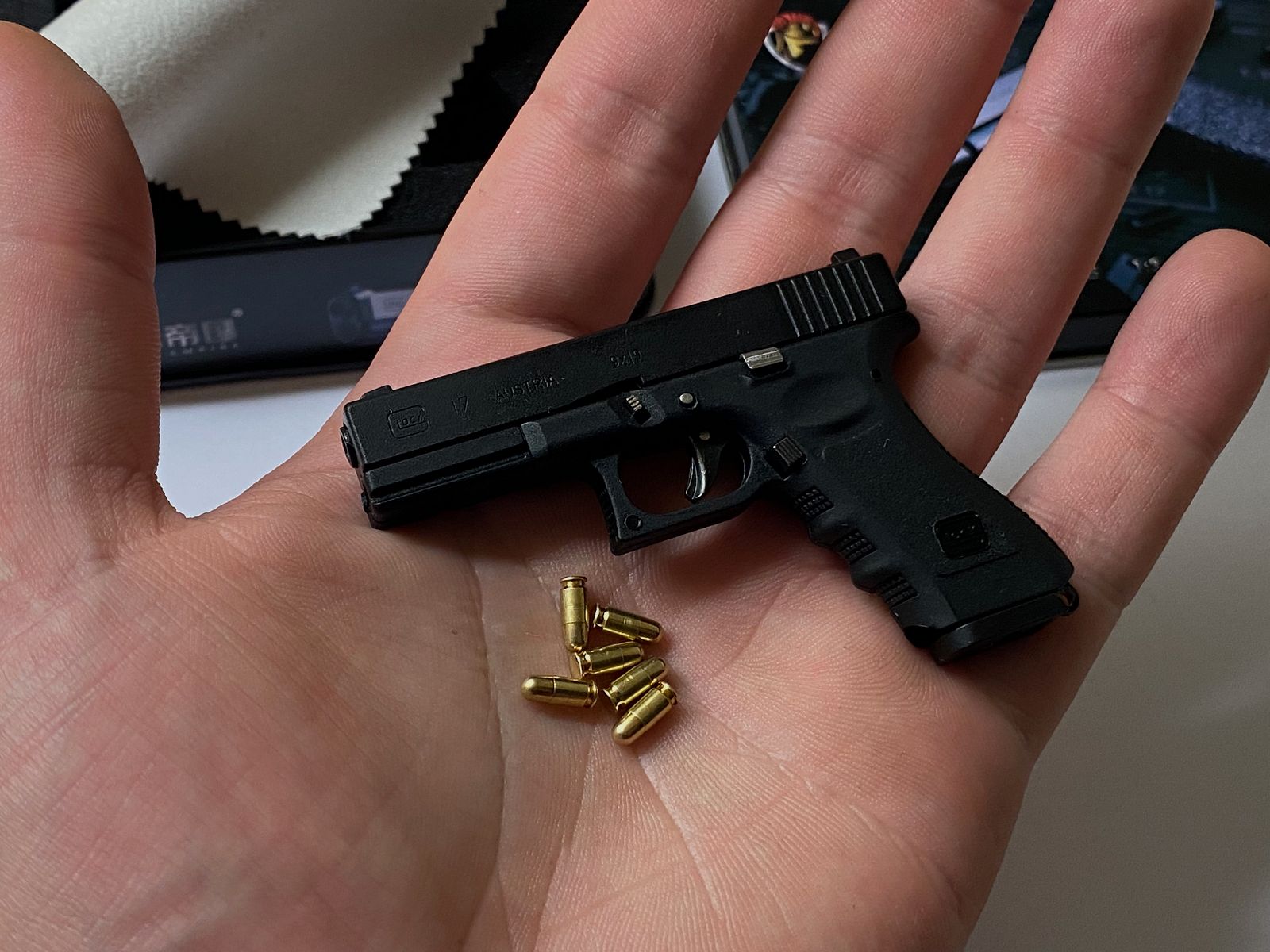 Glock 17 1:3 Mini Schlüsselanhänger mit Box