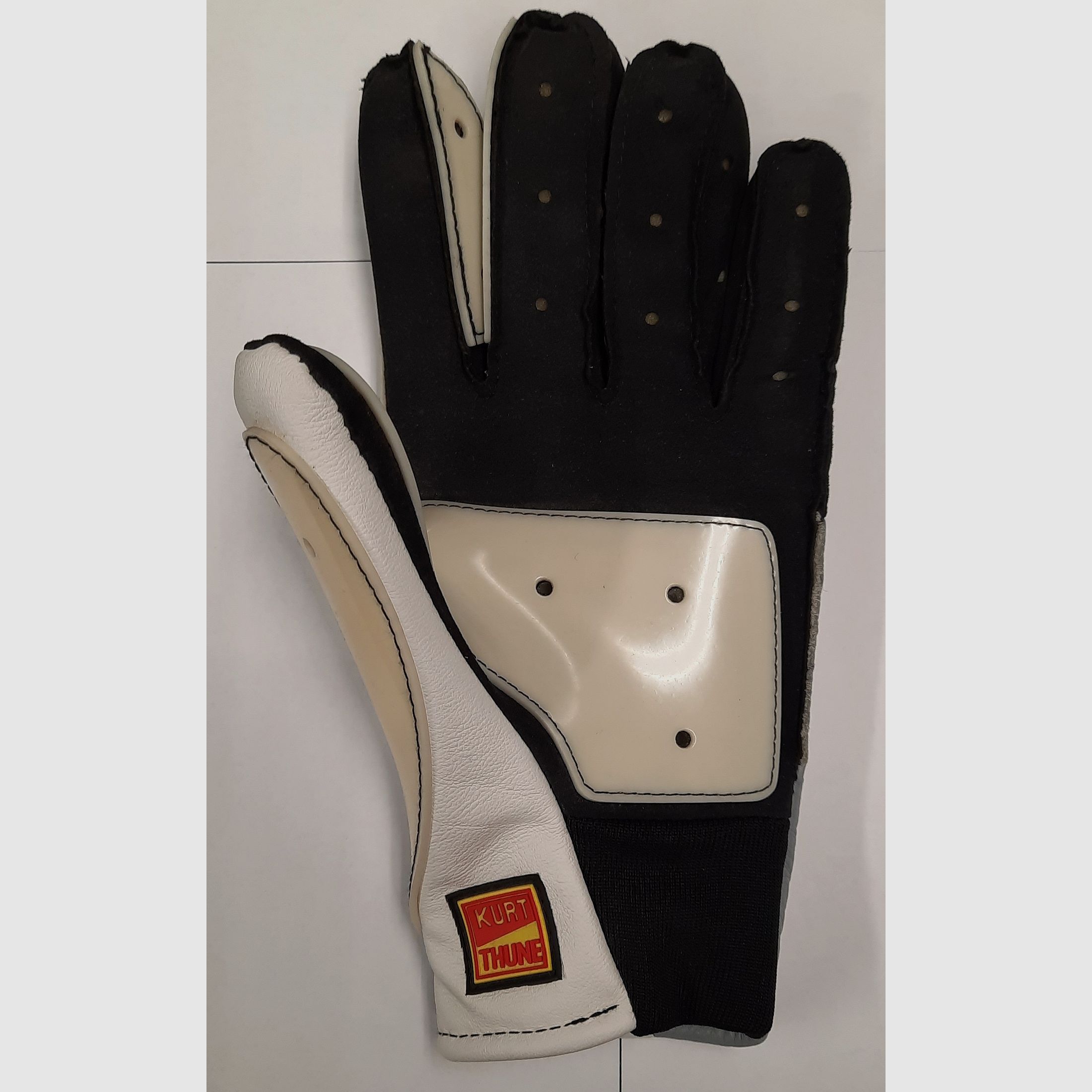 Thune Solid Shooting Gloves for Right-Handed Shooters
