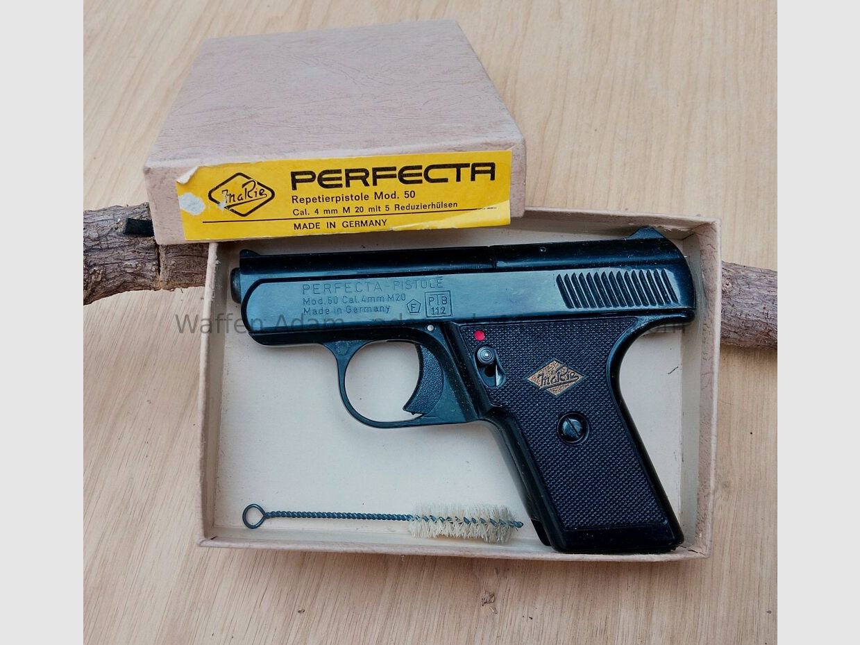 Perfecta Pistole und Melcher Revolver Kundenangebot Konvolut mit Munition