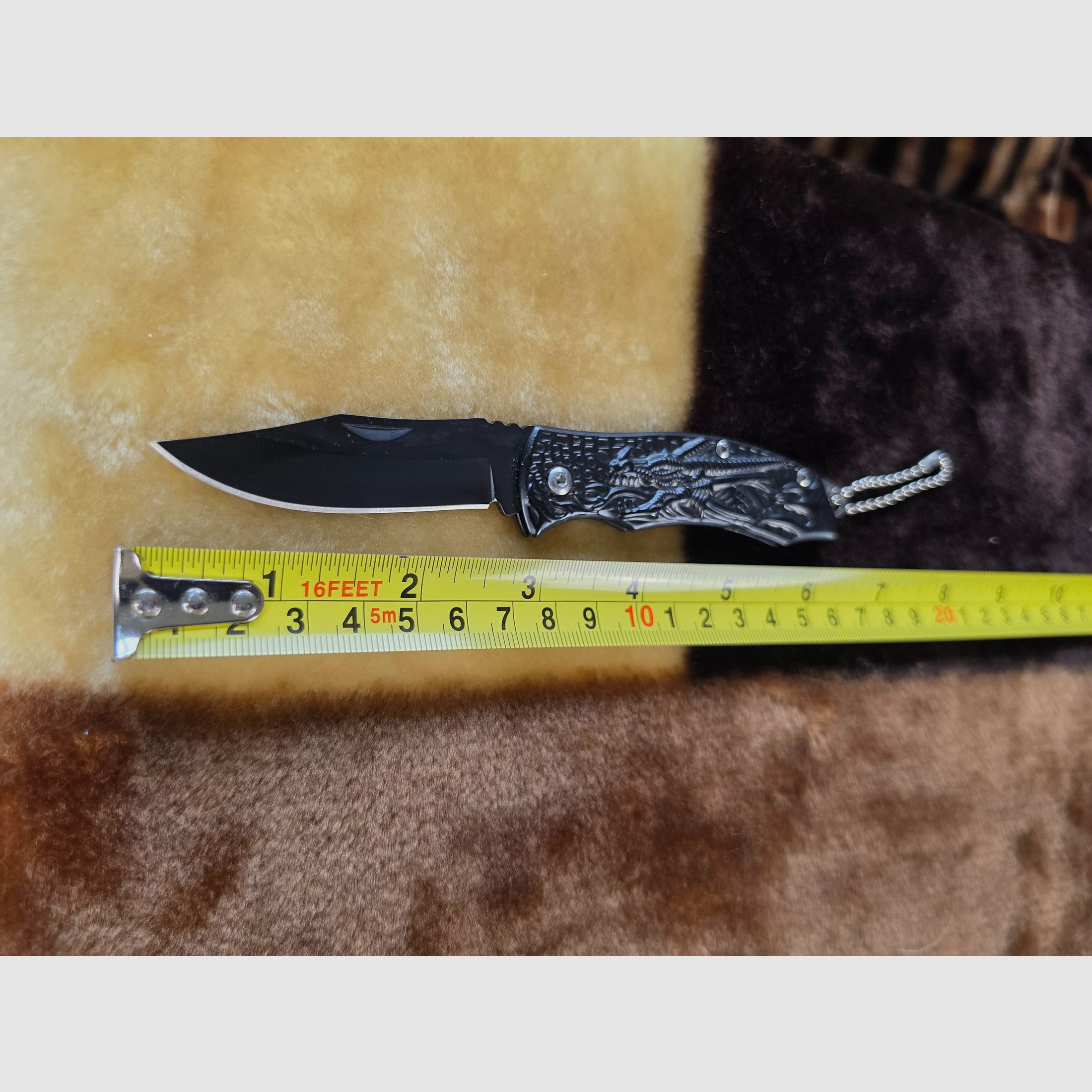 Kompaktes Mini-Klappmesser (Schwarz) mit Drachen-Motiv & Kugelkette, Bild 2 von 5