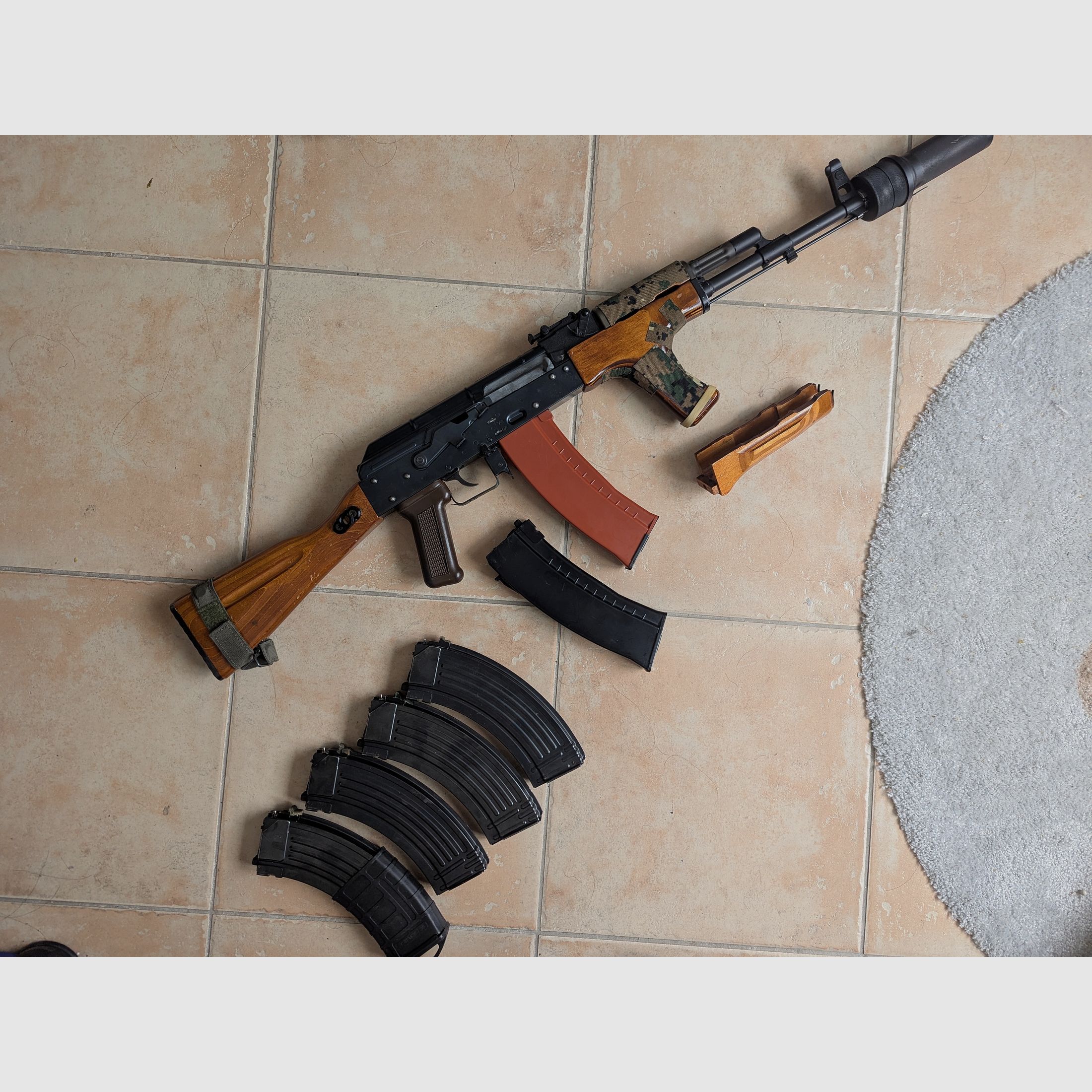 Airsoft Echtholz Stahl AK 74 GBBR + 6 Magazine