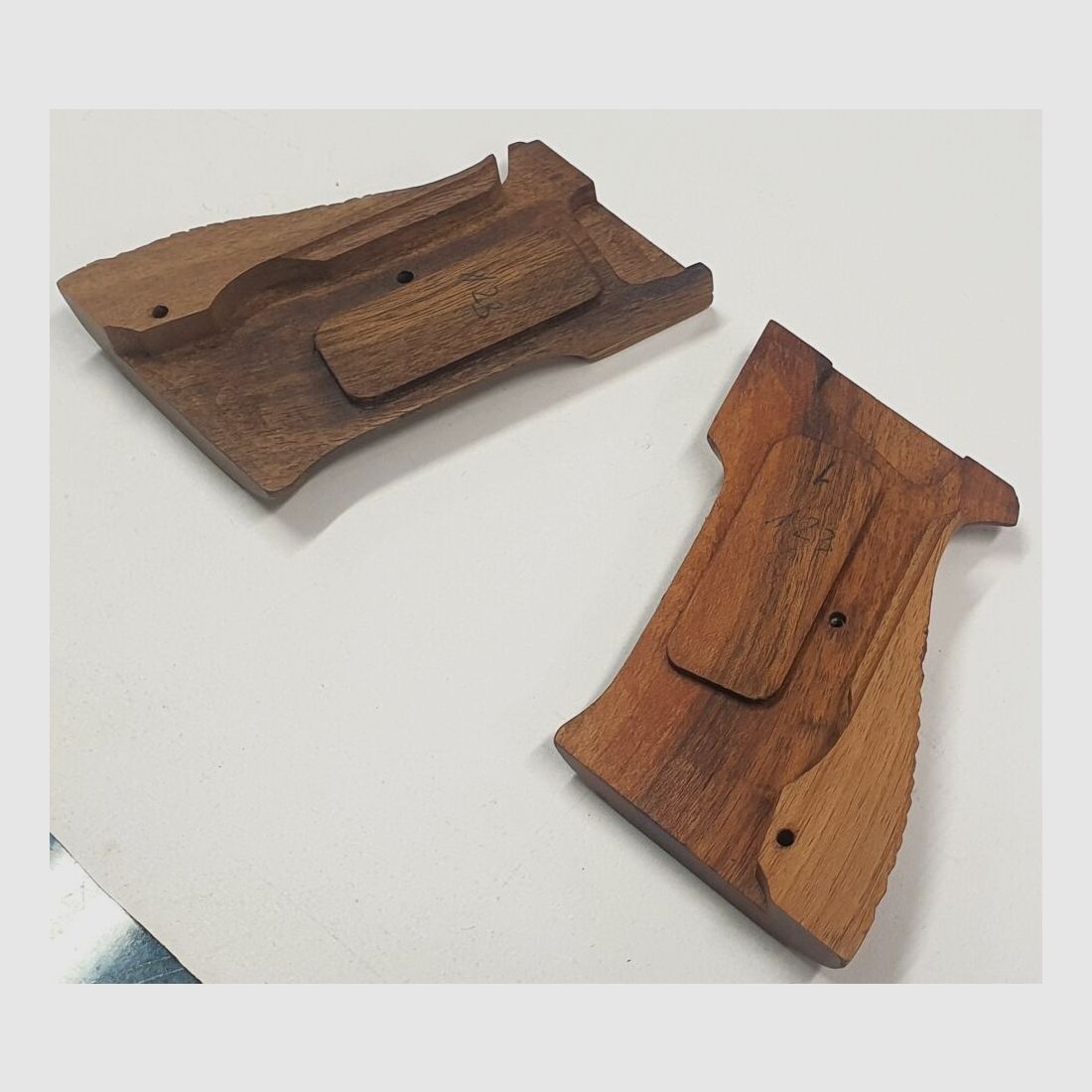 Unbekannt Matchgriffschalen aus Holz