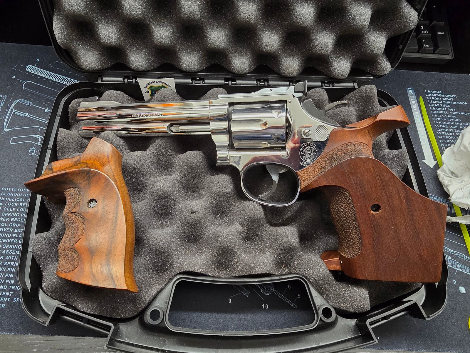 Smith und Wesson 6Zoll KK-Sportrevolver 617-1