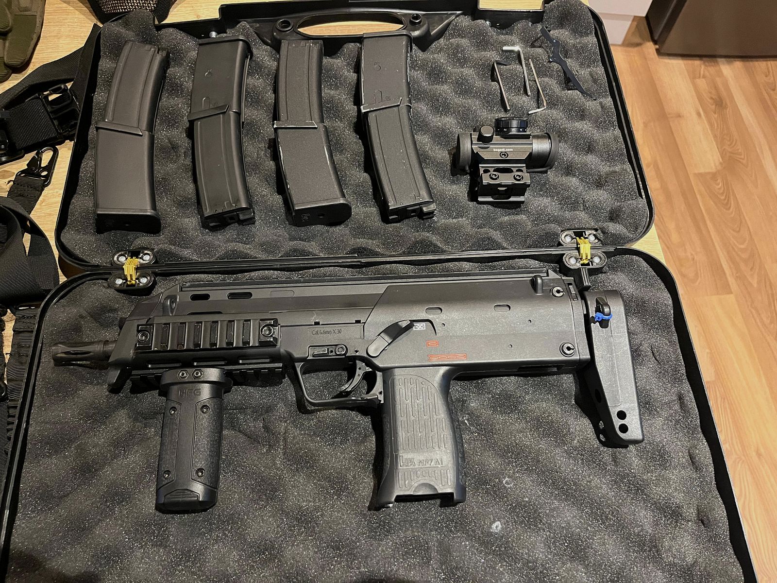 VFC MP7A1 GBBR con vari accessori