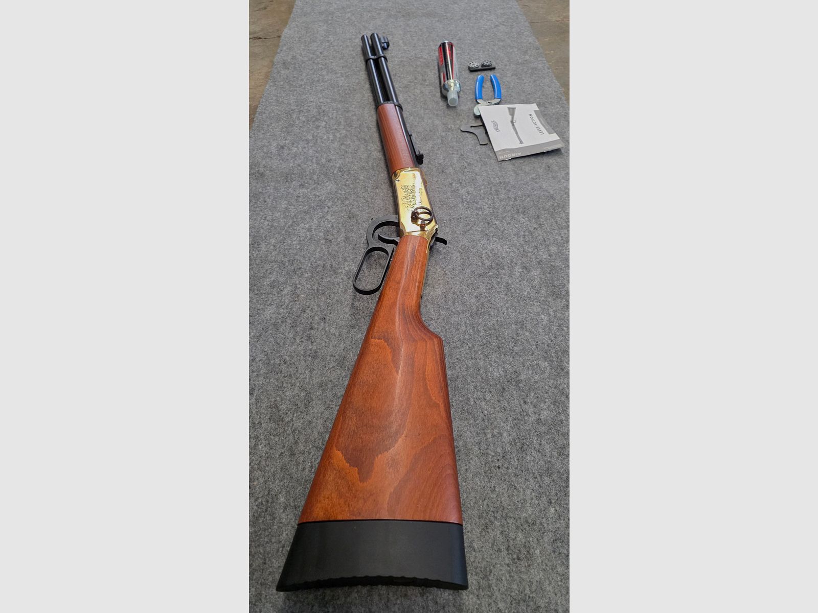 Beautiful Walther Lever Action Long Co2 Rifle Western in Cal. 4.5mm with 8-shot drum