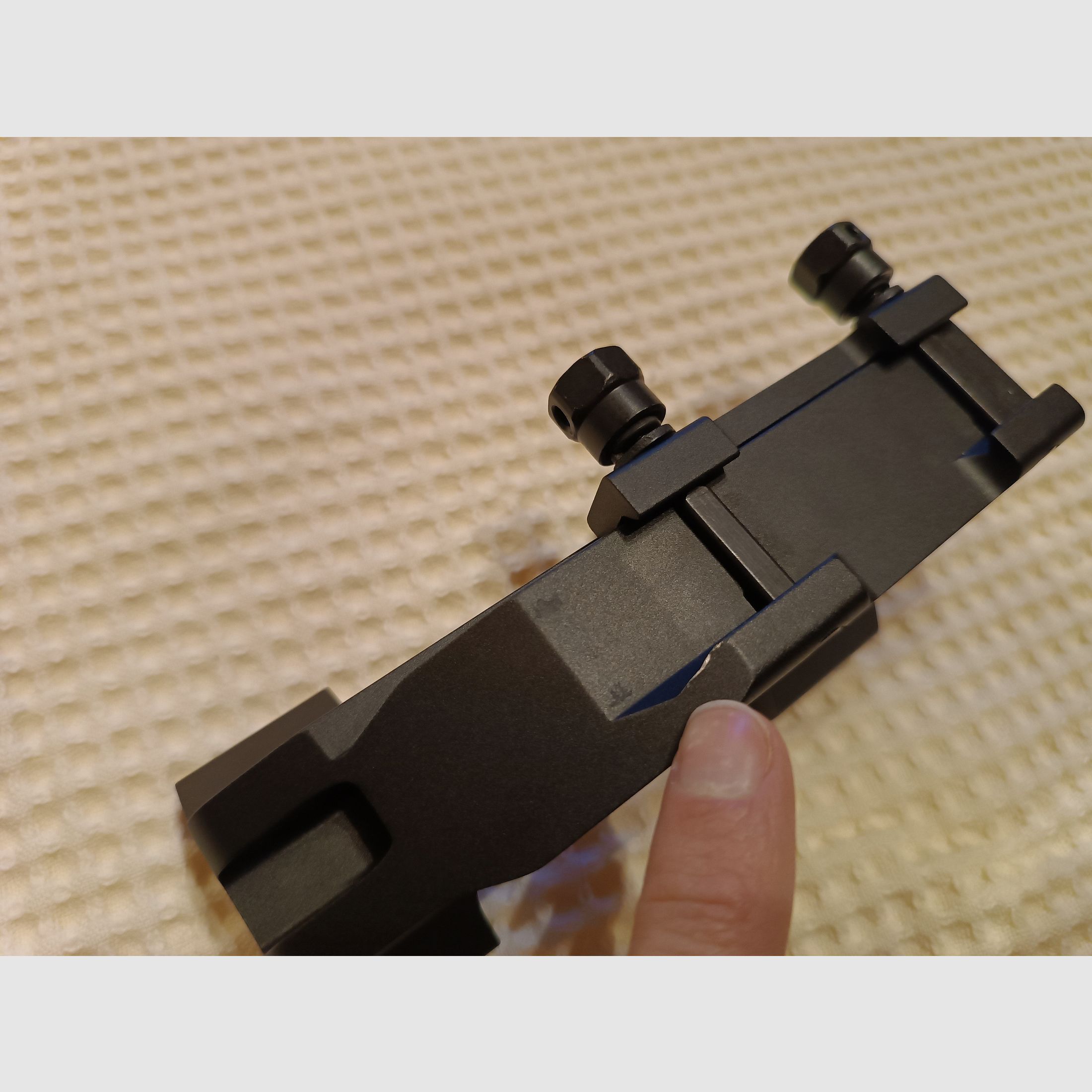 Burris P.E.P.R. scope mount with Picatinny rings. For a tube diameter of 30mm. Light signs of use.