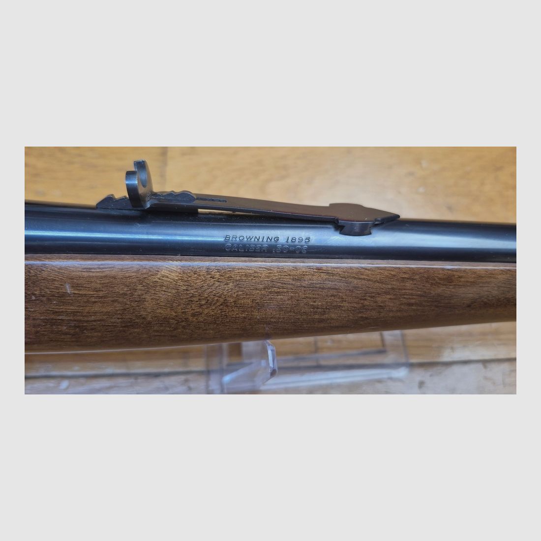 Prachtige Winchester 1895 – Formidabel kal. 30.06 – Uitstekende afwerking door Miroku in Japan voor Browning – Zeer mooi hout, minstens Grade V – Prachtige loop en perfecte mechanica – Wapen in zeer goede staat – TBE+!, afbeelding 1 van 40