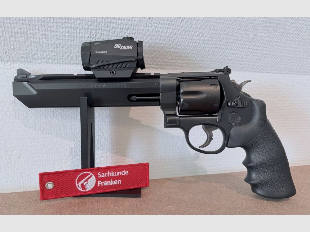 Smith & Wesson 629 Stealth Hunter Performance Center met SigSauer Romeo5
