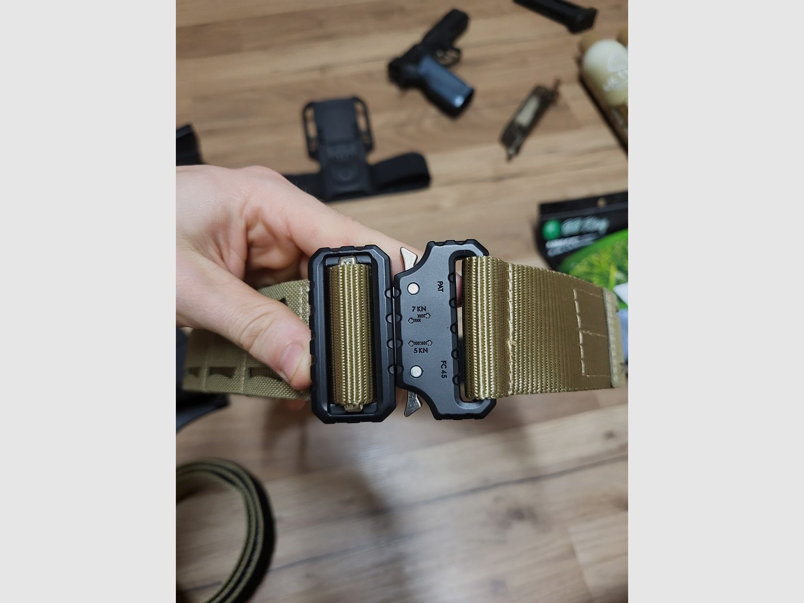 ASG CZ SHADOW 2 GBB AIRSOFT BUNDLE 4 chargeurs, 3 bouteilles de gaz Airsoft, 8000 billes, holster, 2 pochettes de chargeurs, ceinture Amomax peu utilisée