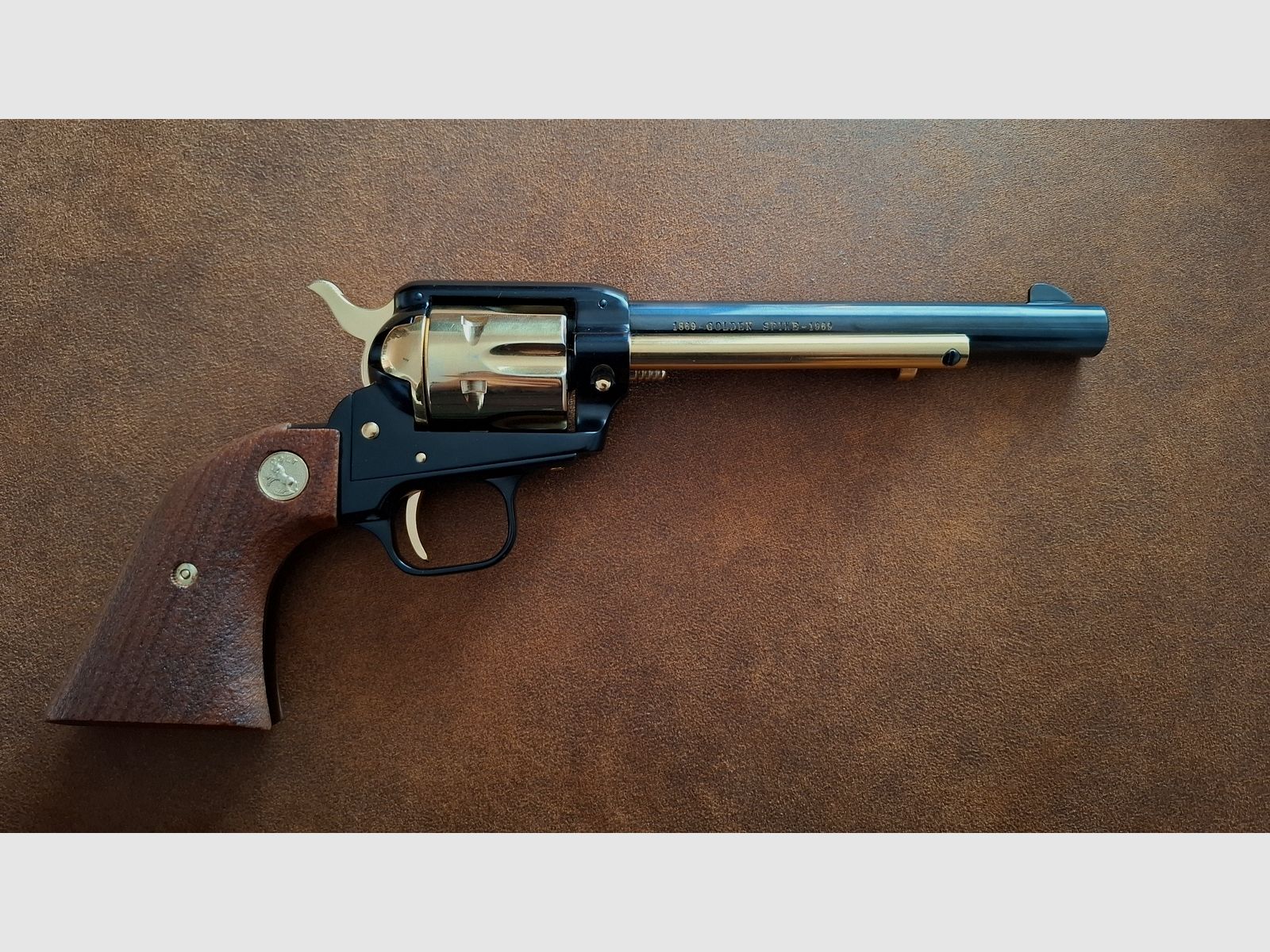 Revolver, Colt Mod.1873 SA Golden Spike, teilvergoldet, Kaliber .22lr, 6"Lauf