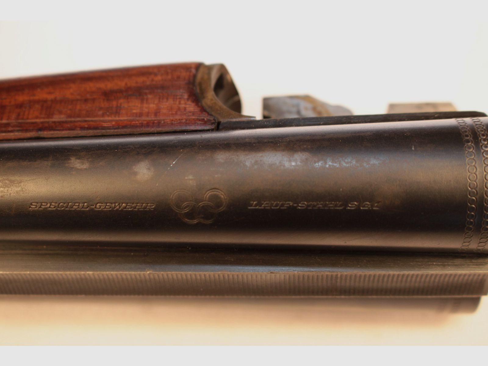 Linkerschaft jachtgeweer in 12/70 en 8x57IRS met geweerschotel.