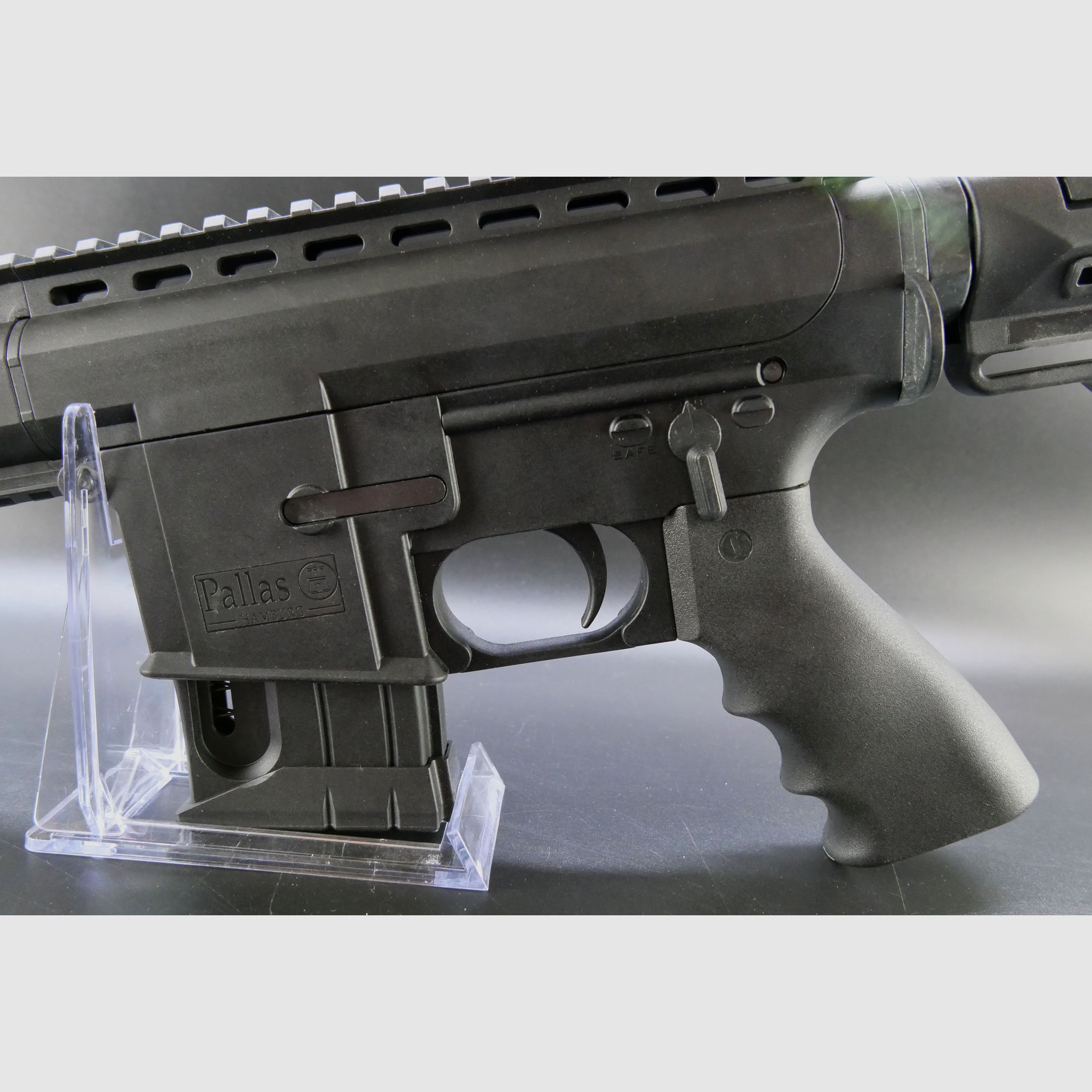 Pallas BA15-22 .22LR KK karabinek powtarzalny w stylu AR15 SD atrapa
