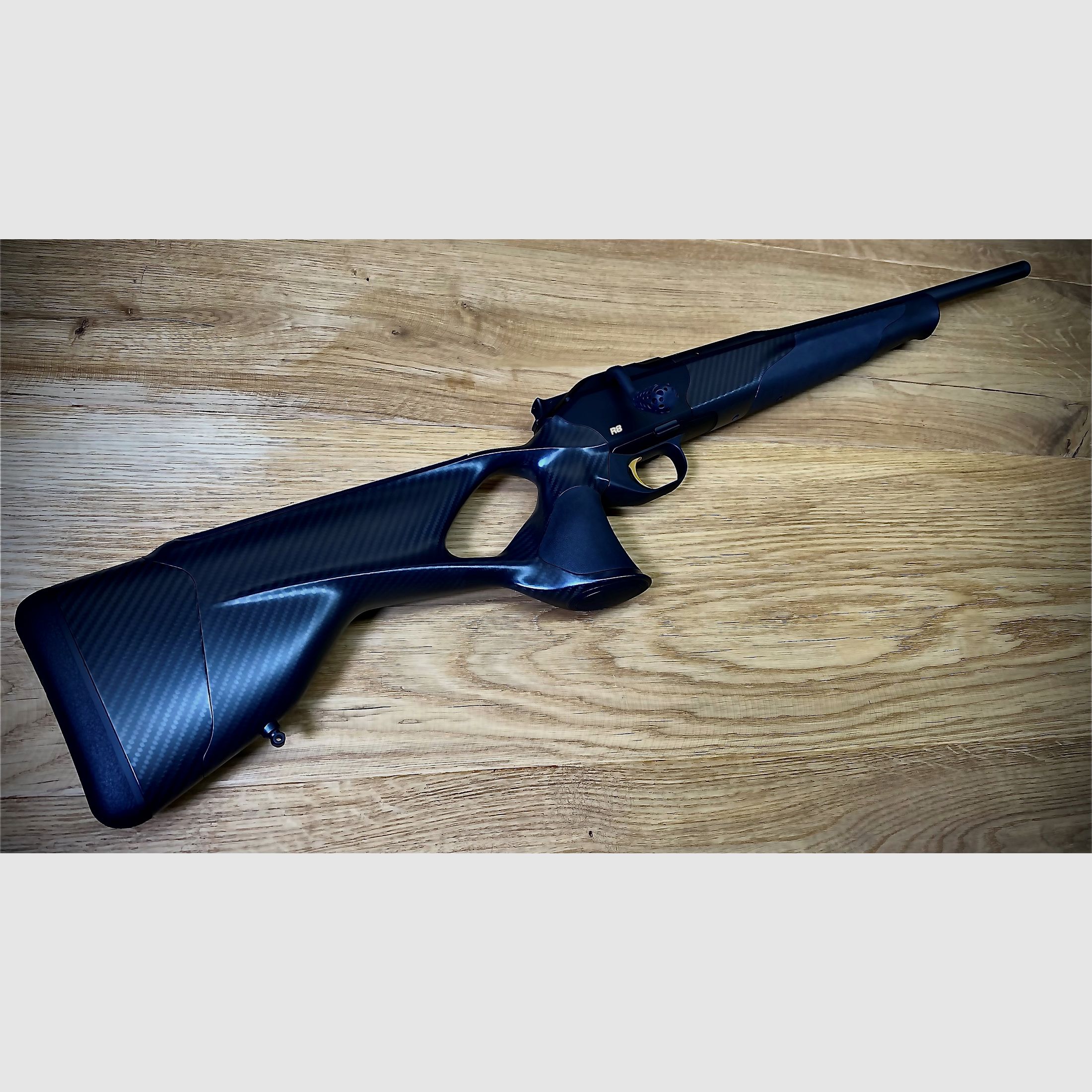 Blaser R8 Ultimate Carbon / wkładki elastomerowe / złoty spust / kaliber M15x1 i długość lufy do wyboru