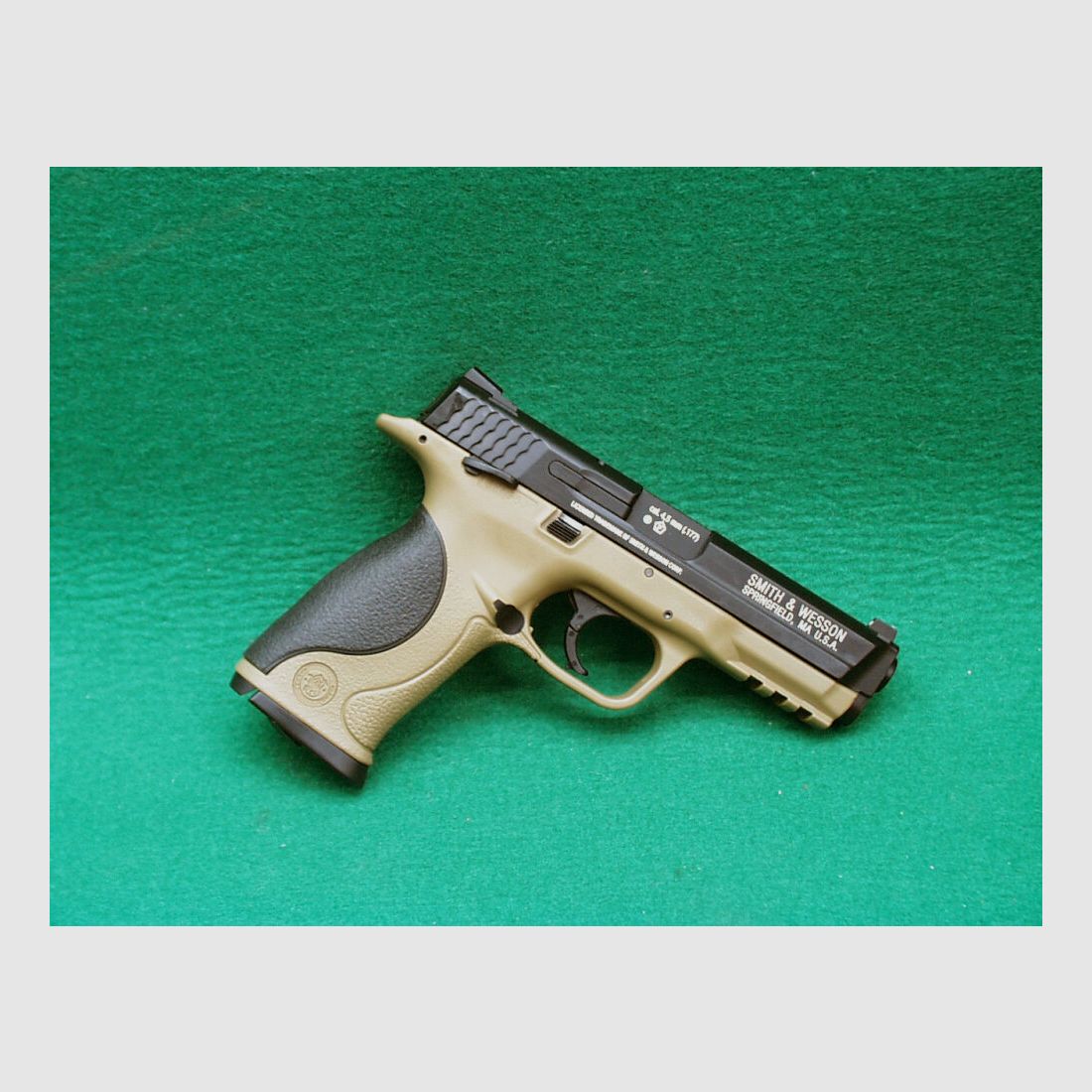 Umarex	 Smith&Wesson M&P 40, FDE, CO2 Pistole