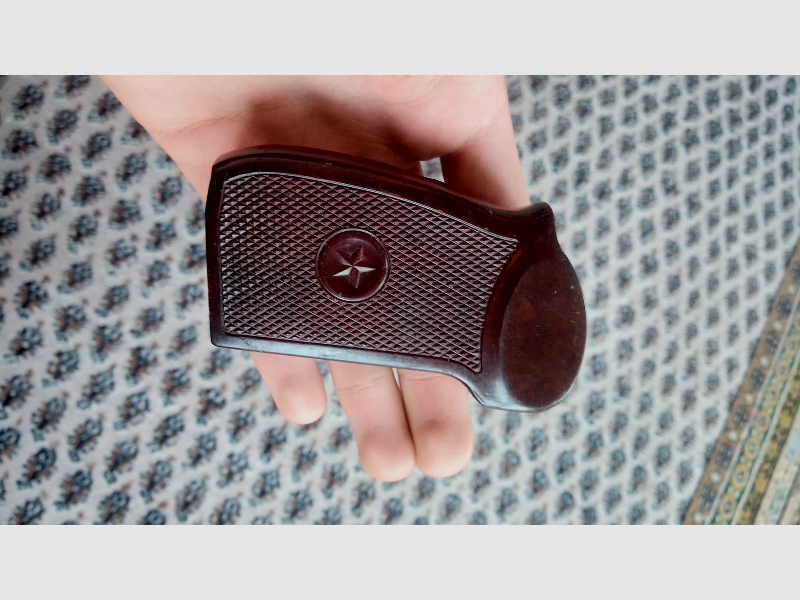 Griffschale für 9x18 Makarov PM feinstes sowjetisches Bakelit