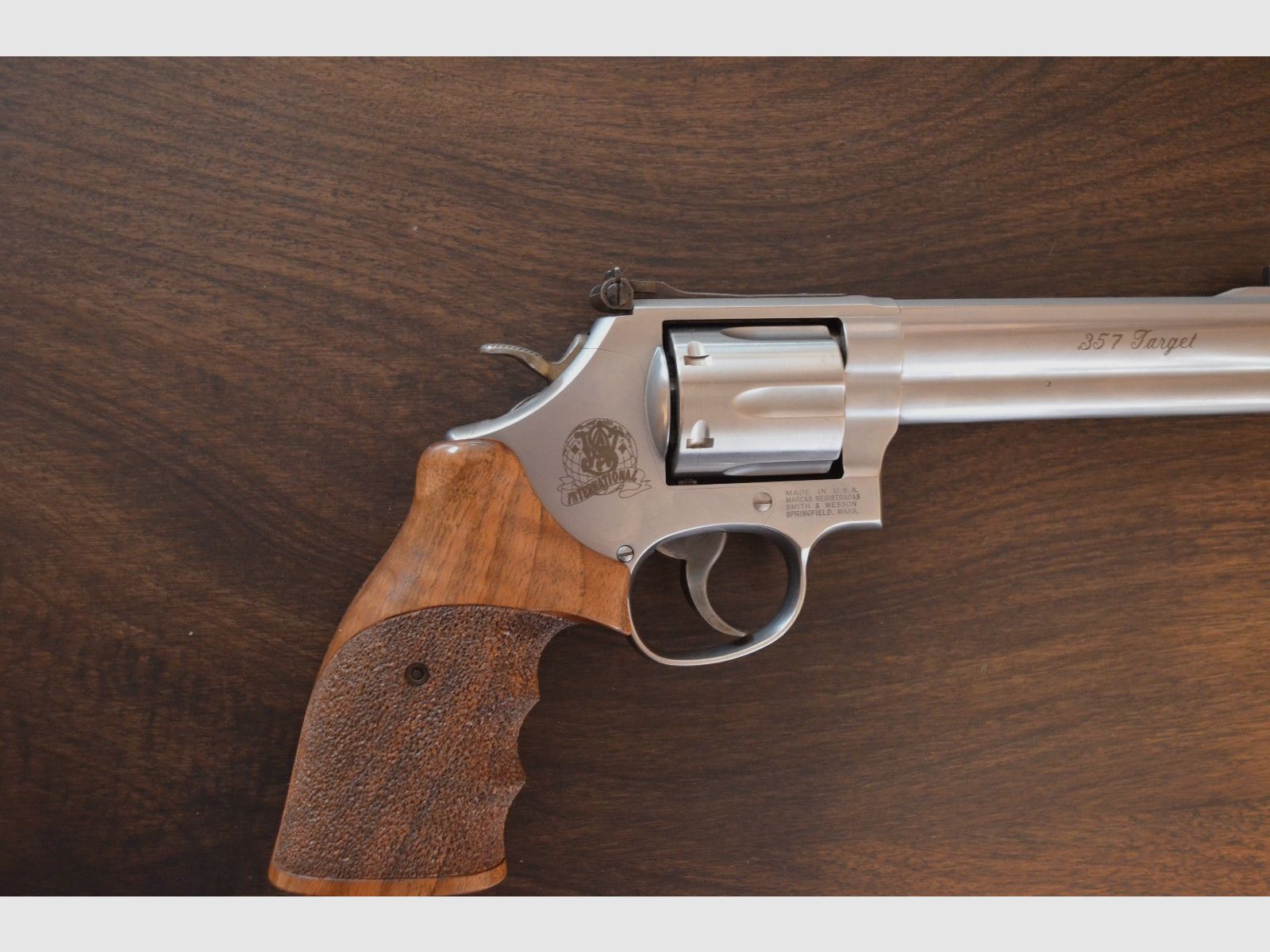 Smith & Wesson 686-6 Target Champion Kal.357 Mag. 6 Zoll Lauf im S&W Koffer mit Zubehör