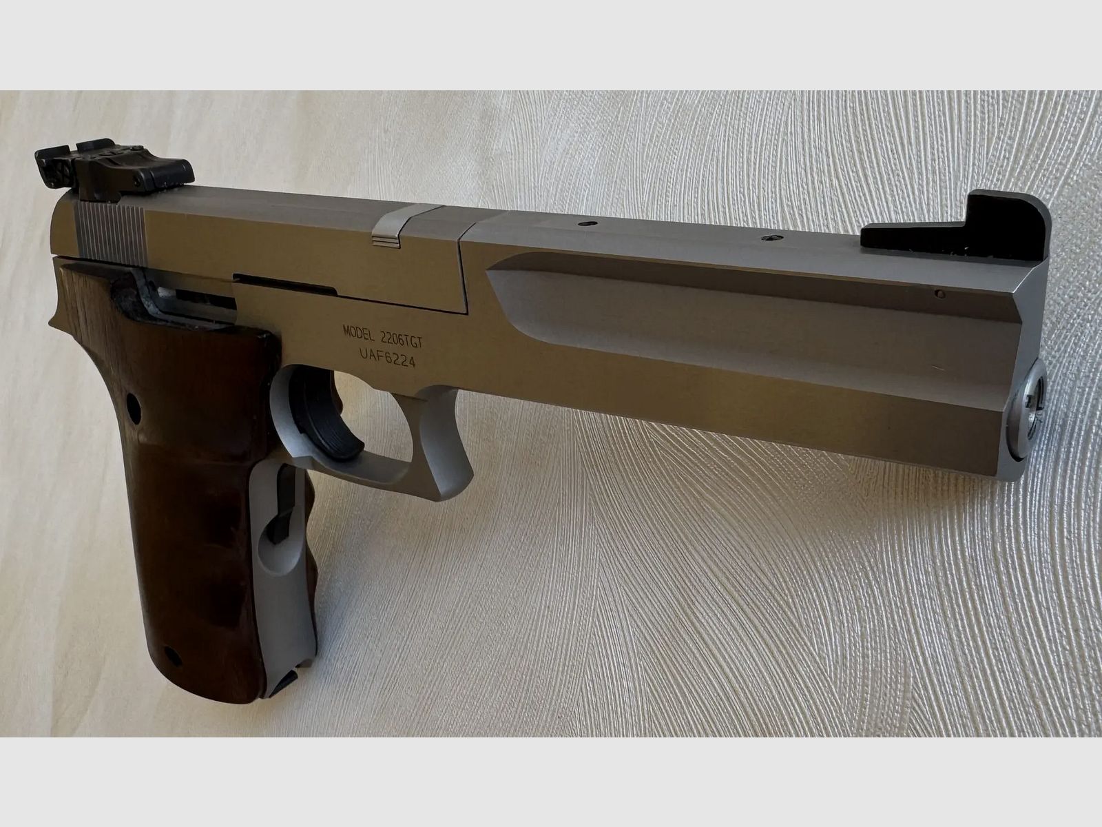 Smith & Wesson Pistole Mod. 2206TGT – Kaliber .22 LR