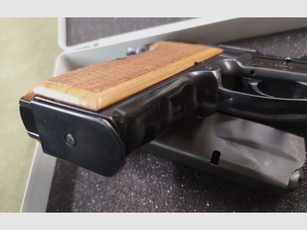 LUGER M90 Selbstladepistole  GANZSTAHL "Sammlerstück"