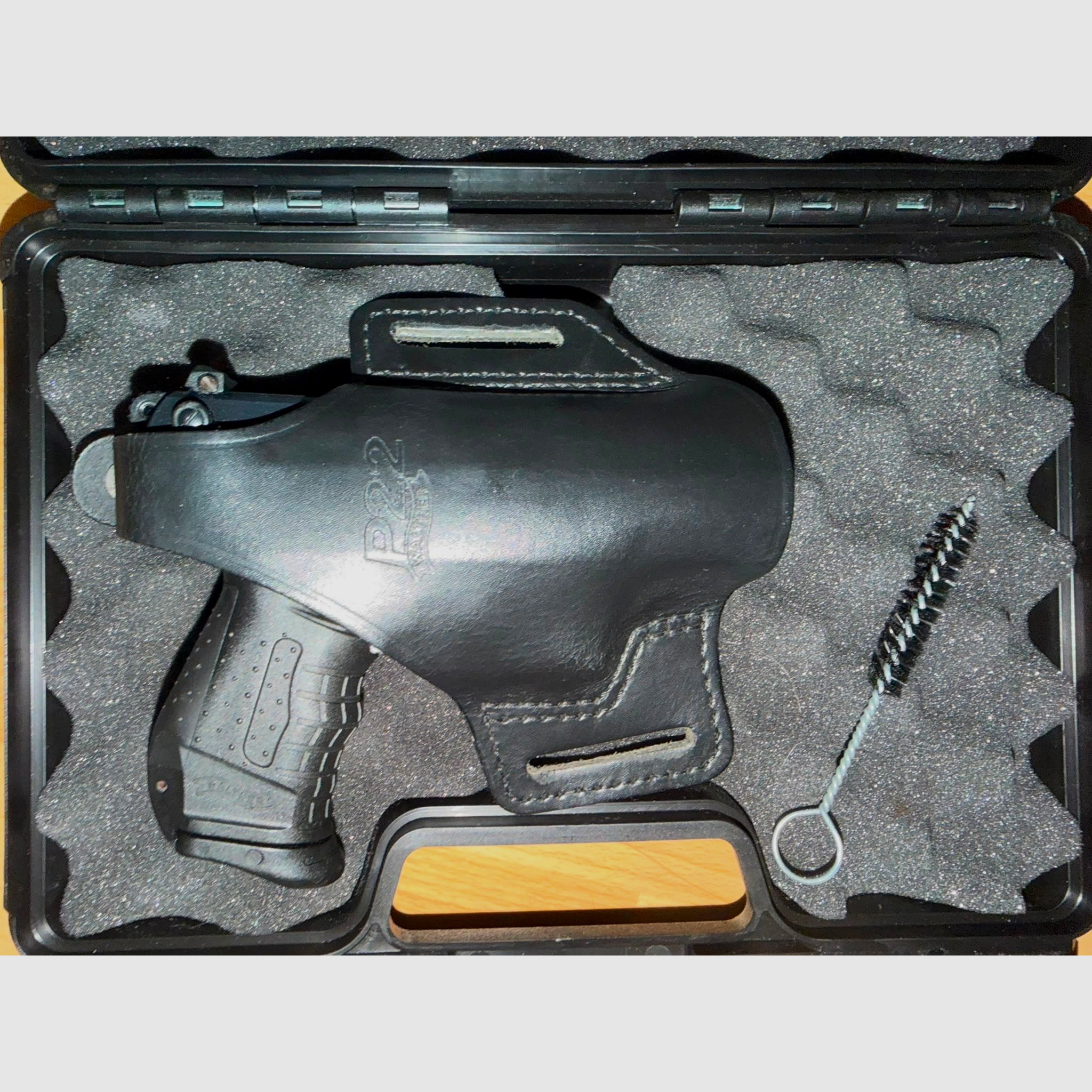 Walther P22 mit P22 Messer  und Holster