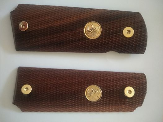 Empuñaduras Colt 1911 Government en madera con tornillos dorados, ¡con el símbolo de Colt en la empuñadura!