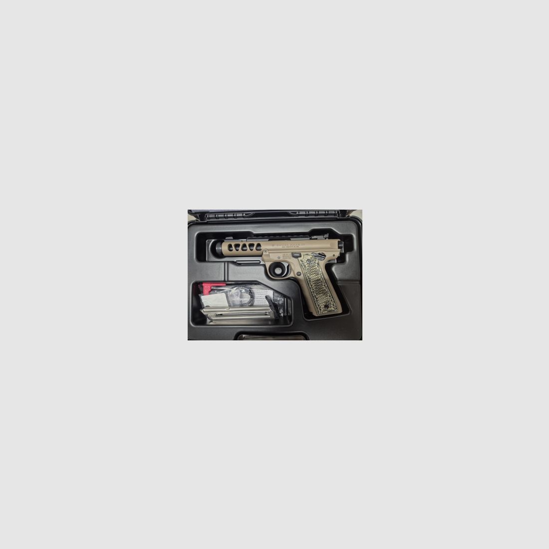 PISTOLE RUGER MARK IV 22/45 LITE .22 LR 4,4"/11,18CM FDE CERAKOTE