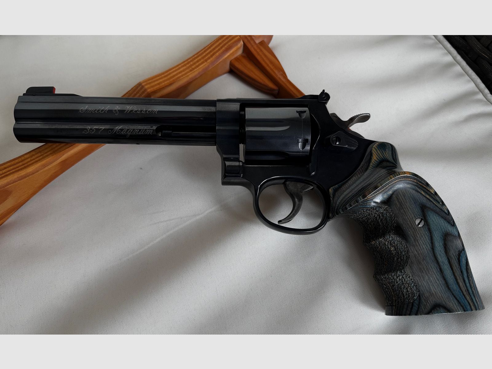 Smith and Wesson Revolver 586-5, cal. 38/357 Mag.