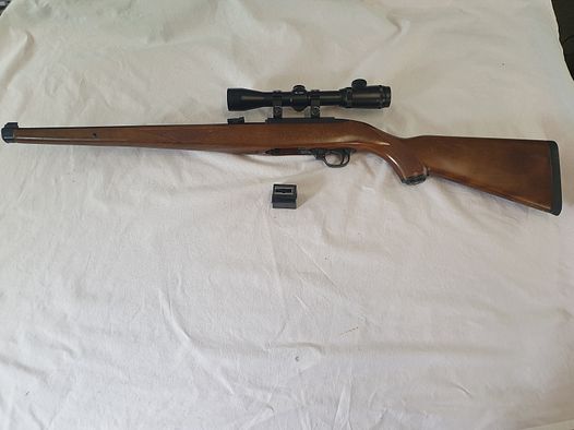Ruger Selbstladebüchse mit Glas