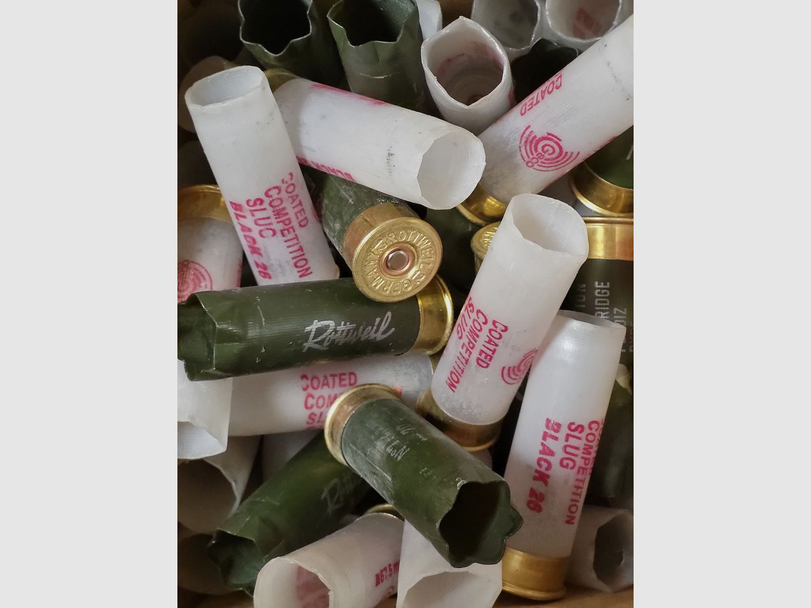 Ca. 90 Hülsen im Kaliber 12 Schrott / Slug Hülsen Leer Hülsen 