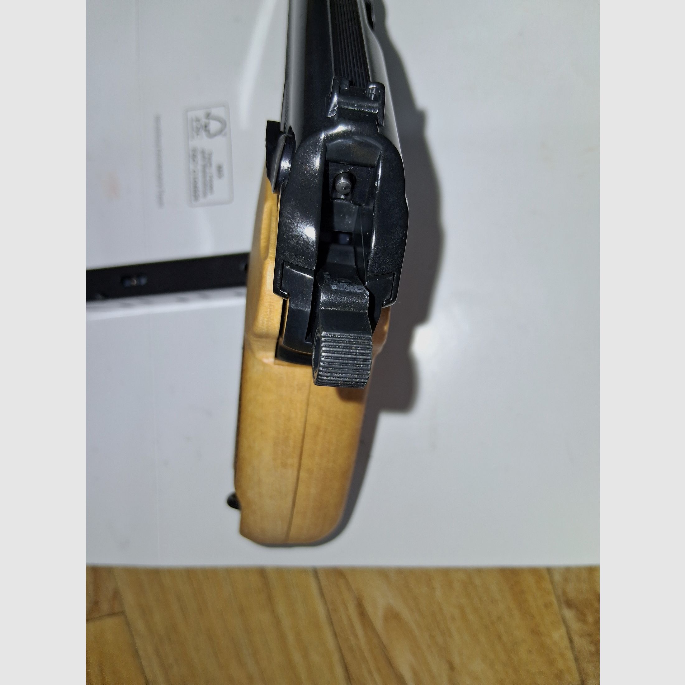 Reck Umarex Mod. Pobeda (Makarov) Cal. 9 mm P.A.K., wooden grips, spare magazine, (like new)