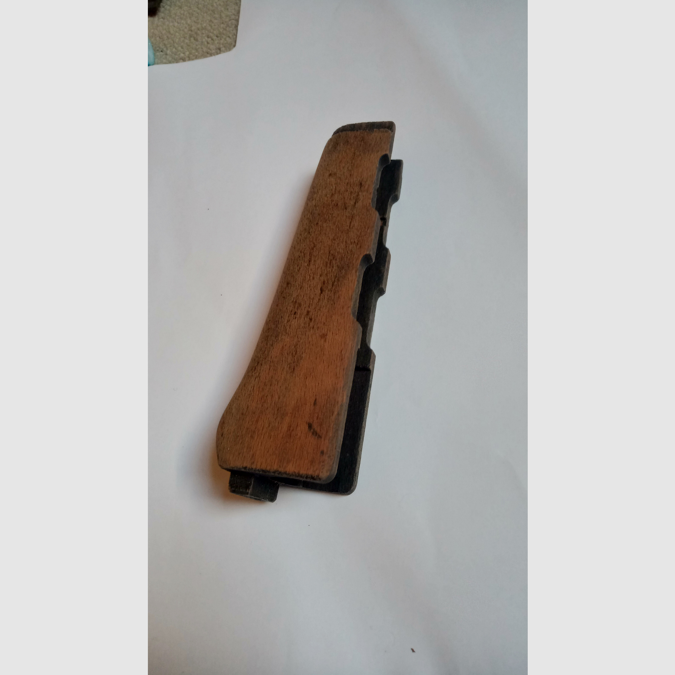 Unterer Handschutz aus Holz einer Mpi-KM  ost-deutsche AKM / AK47